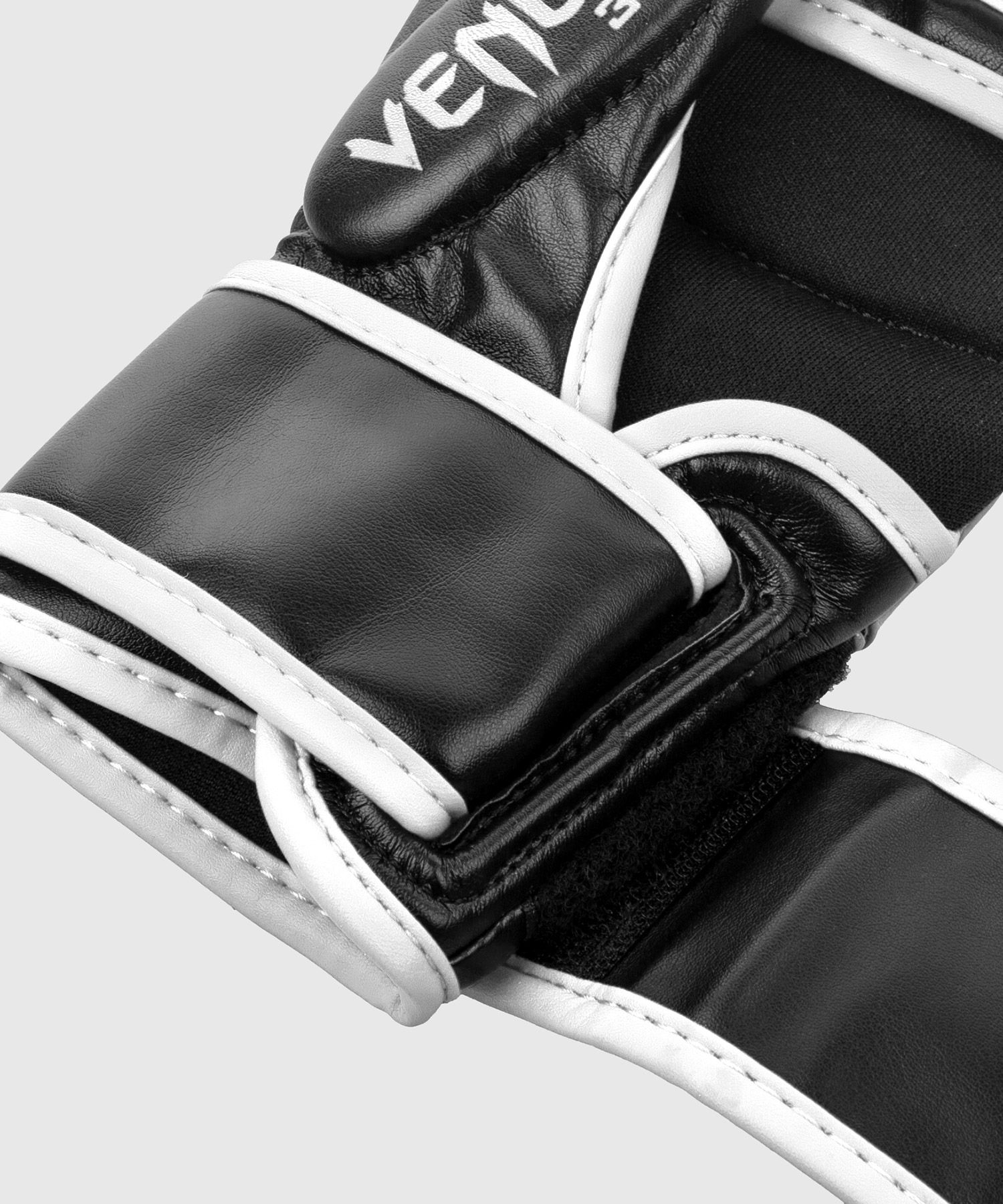SPARRING GLOVES VENUM CHALLENGER 3.0 - BLACK/WHITE